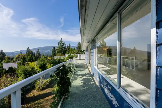 741 Montroyal Boulevard, North Vancouver For Sale - image 34