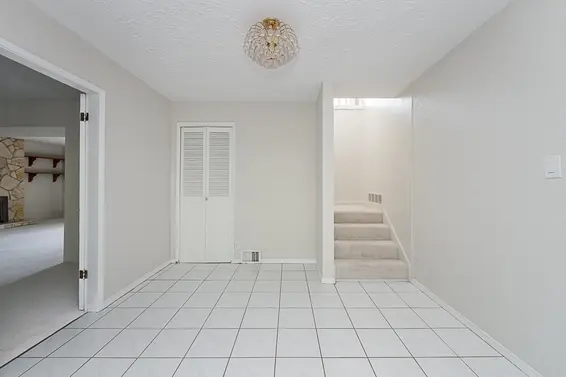 741 Montroyal Boulevard, North Vancouver For Sale - image 5