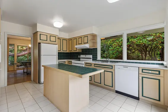 3692 Sunnycrest Drive, North Vancouver For Sale - image 11
