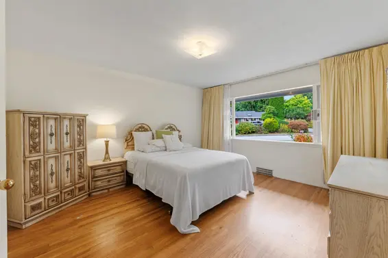 3692 Sunnycrest Drive, North Vancouver For Sale - image 13