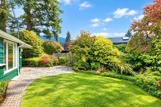 3692 Sunnycrest Drive, North Vancouver For Sale - image 19