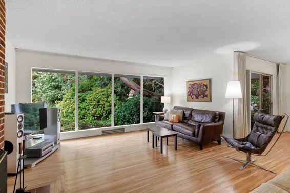 3692 Sunnycrest Drive, North Vancouver For Sale - image 2