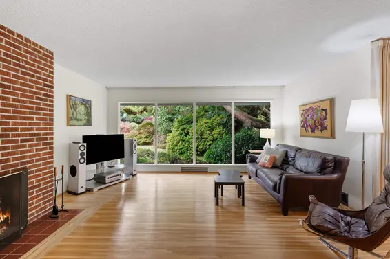 3692 Sunnycrest Drive, North Vancouver For Sale - image 3