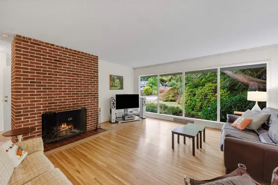 3692 Sunnycrest Drive, North Vancouver For Sale - image 4