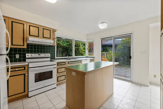 3692 Sunnycrest Drive, North Vancouver For Sale - image 9