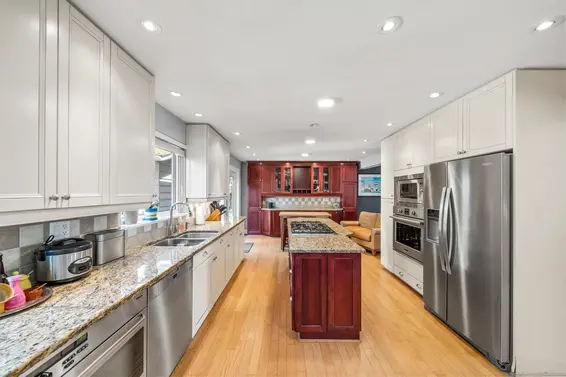 230 West 22nd Street, North Vancouver For Sale - image 3