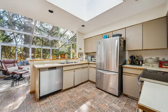 4706 Meadfeild Road, West Vancouver For Sale - image 10
