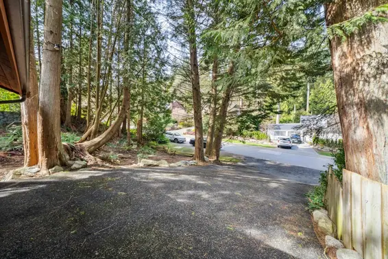 4706 Meadfeild Road, West Vancouver For Sale - image 2