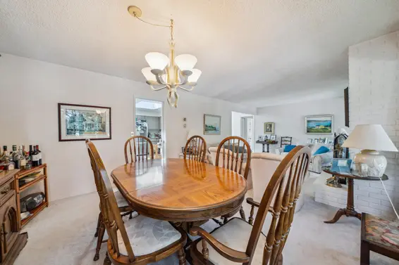 4706 Meadfeild Road, West Vancouver For Sale - image 8