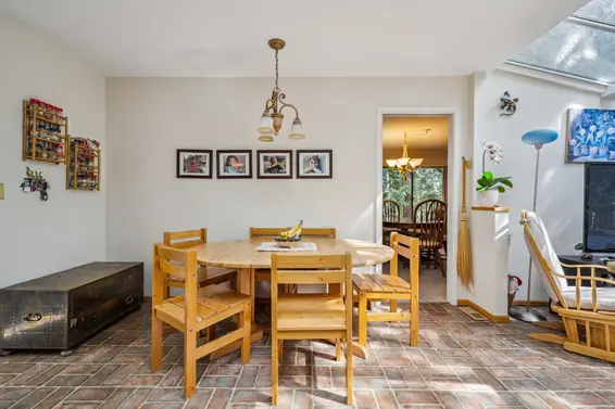 4706 Meadfeild Road, West Vancouver For Sale - image 9