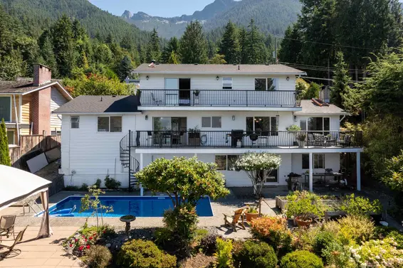 110 Seaview Place, Lions Bay