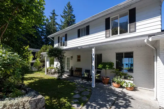 110 Seaview Place, Lions Bay For Sale - image 3