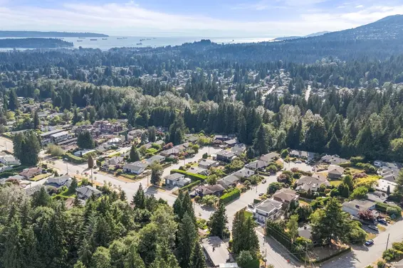 3920 Delbrook Avenue, North Vancouver For Sale - image 32