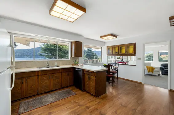 587 Beachview Drive, North Vancouver For Sale - image 10