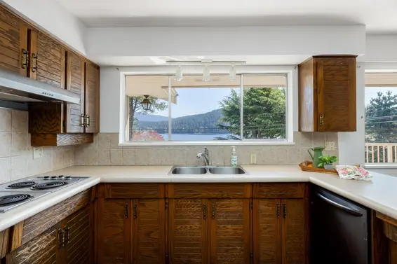 587 Beachview Drive, North Vancouver For Sale - image 11