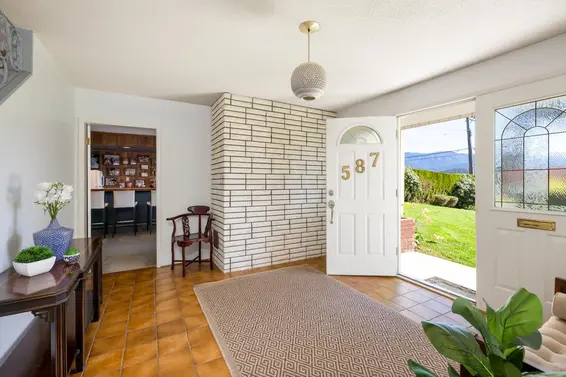587 Beachview Drive, North Vancouver For Sale - image 25