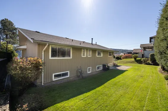 587 Beachview Drive, North Vancouver For Sale - image 31