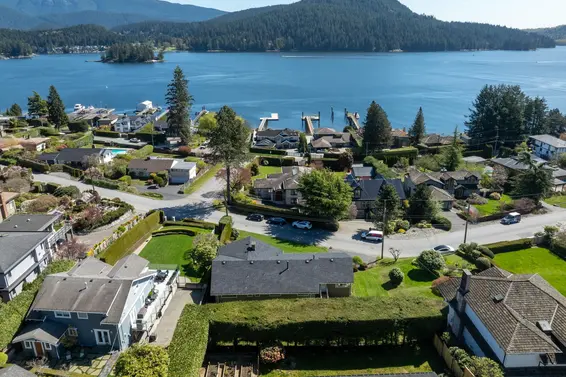 587 Beachview Drive, North Vancouver For Sale - image 35
