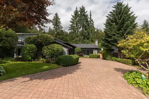 3348 Tennyson Crescent, North Vancouver For Sale - image 2