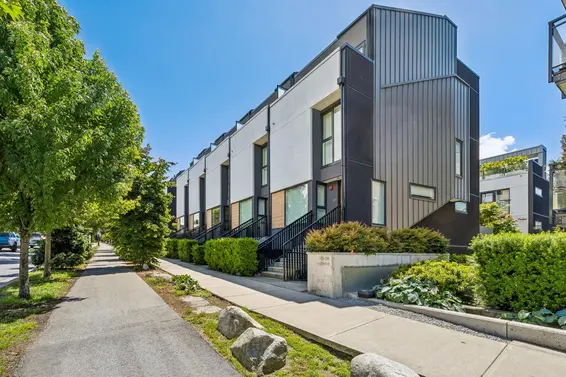 129 649 East 3rd Street, North Vancouver