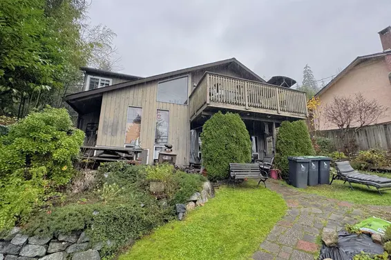 2071 Deep Cove Road, North Vancouver For Sale - image 2