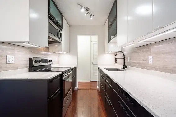 208 211 West 3rd Street, North Vancouver For Sale - image 2