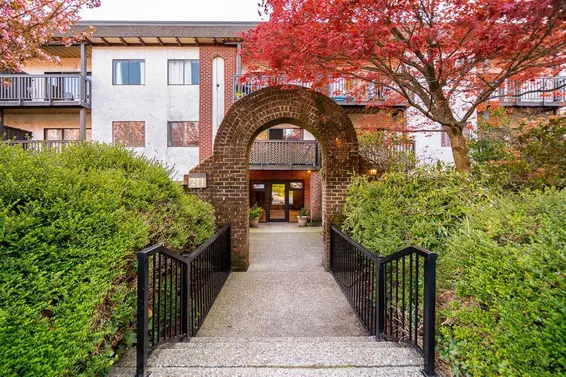 208 211 West 3rd Street, North Vancouver For Sale - image 5