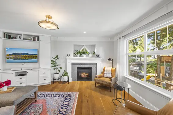 448 Brand Street, North Vancouver For Sale - image 2