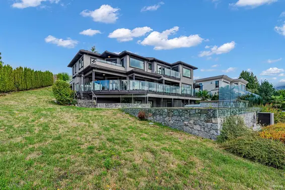 1026 Eyremount Drive, West Vancouver For Sale - image 3