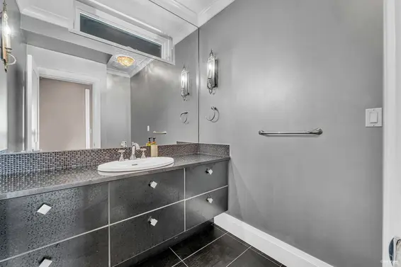 1026 Eyremount Drive, West Vancouver For Sale - image 39