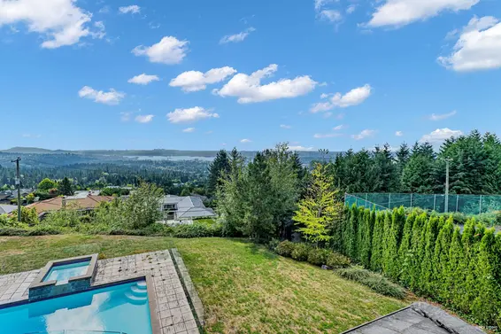 1026 Eyremount Drive, West Vancouver For Sale - image 9