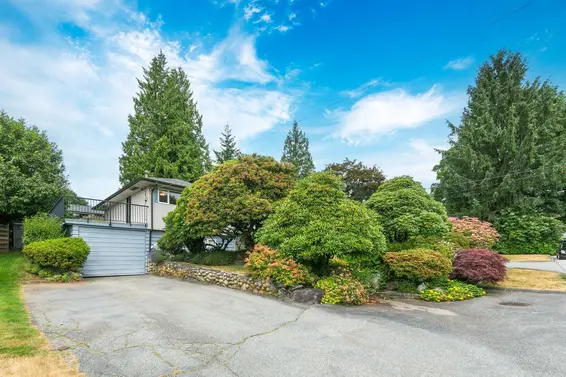 2209 Greylynn Crescent, North Vancouver For Sale - image 2