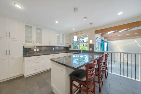 2209 Greylynn Crescent, North Vancouver For Sale - image 9