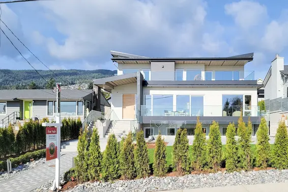 2141 Jefferson Avenue, West Vancouver For Sale - image 3