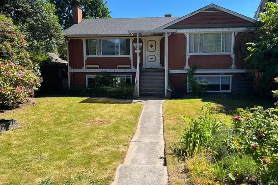 429 East 11Th Street, North Vancouver
