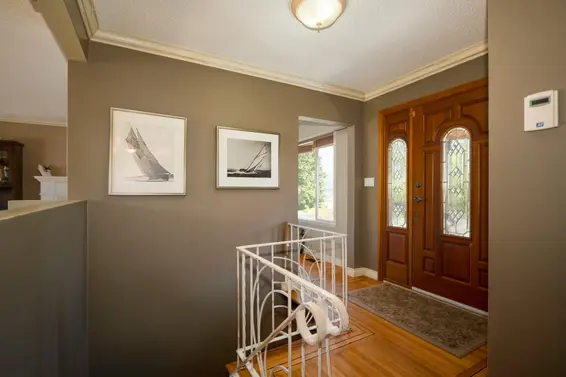 893 Friar Crescent, North Vancouver For Sale - image 3
