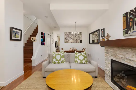 4 307 East 15th Street, North Vancouver For Sale - image 9