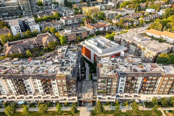202 128 East 8th Street, North Vancouver