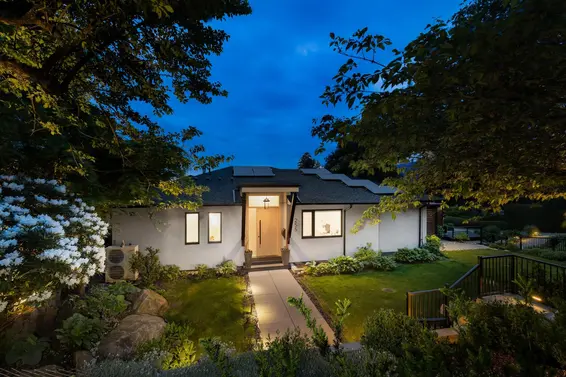 255 Sandringham Crescent, North Vancouver