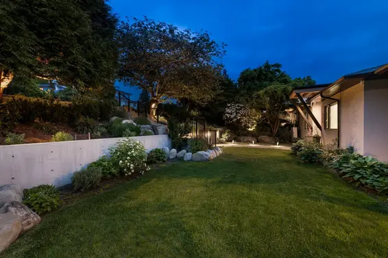 255 Sandringham Crescent, North Vancouver For Sale - image 2