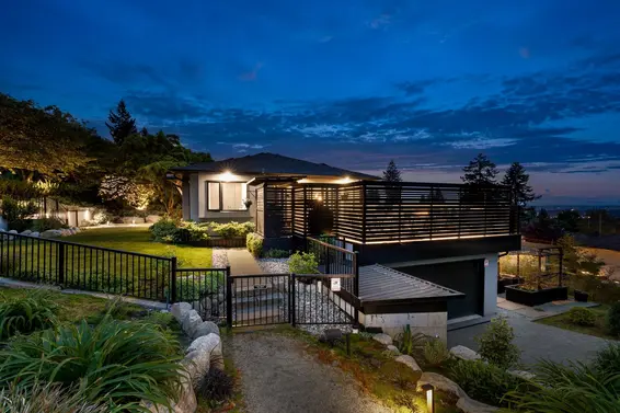 255 Sandringham Crescent, North Vancouver For Sale - image 3