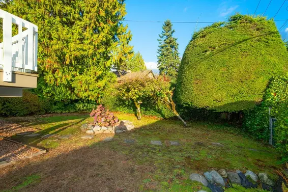 914 17th Street, West Vancouver For Sale - image 35