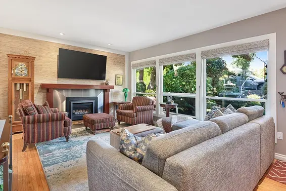 535 East Keith Road, North Vancouver For Sale - image 2