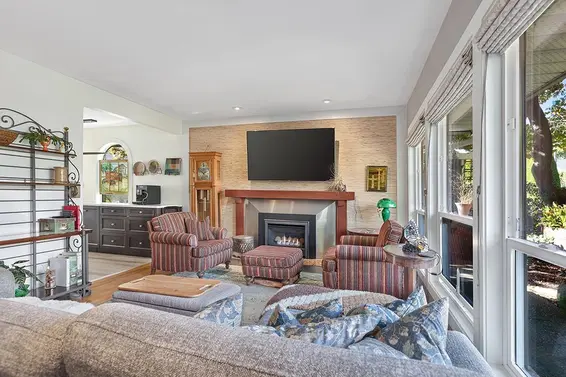 535 East Keith Road, North Vancouver For Sale - image 4