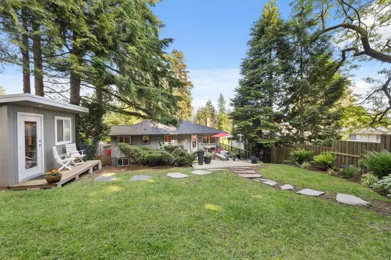 3219 Royal Avenue, North Vancouver For Sale - image 15