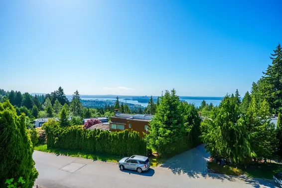 2585 Westhill Way, West Vancouver For Sale - image 11