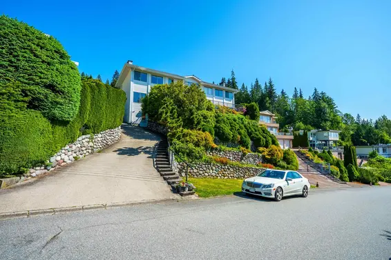 2585 Westhill Way, West Vancouver For Sale - image 9