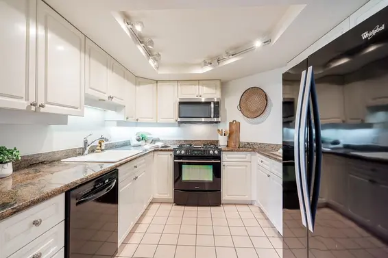 1 2243 Bellevue Avenue, West Vancouver For Sale - image 19