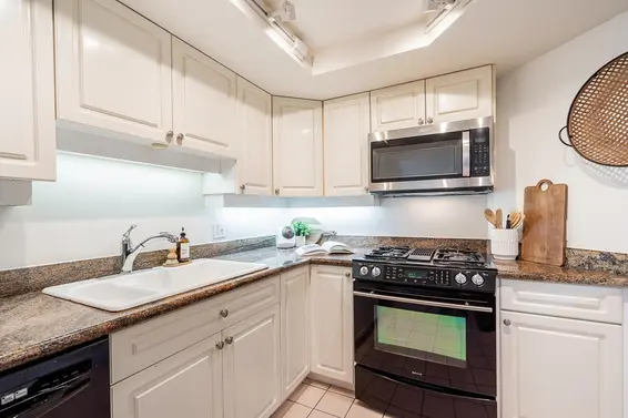 1 2243 Bellevue Avenue, West Vancouver For Sale - image 20