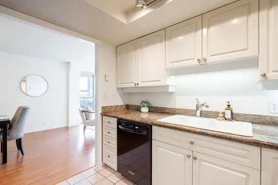 1 2243 Bellevue Avenue, West Vancouver For Sale - image 22
